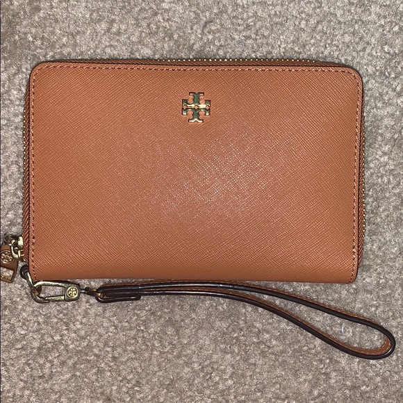 Tory Burch Handbags - SALE!! 🎉🎉Tory Burch Robinson Wallet/wristlet